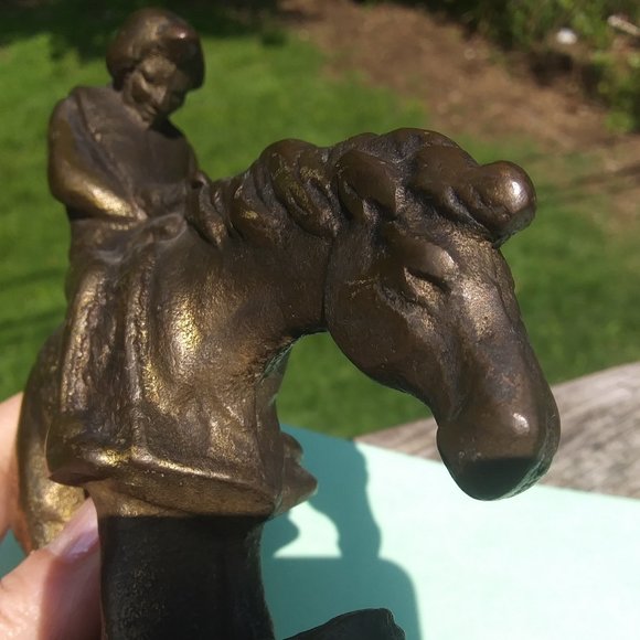 Very solid heavy metal bookend End of Trail horse and rider - Picture 15 of 15